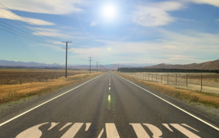 Start ist auf eine geteerte Straße geschrieben.