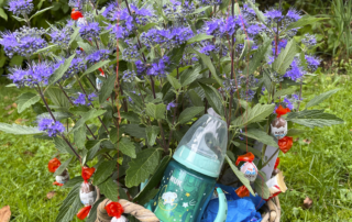 Präsentkorb mit Baby-Sachen.