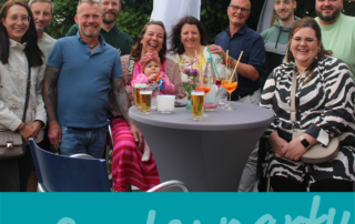 Team Berse unter freiem Himmel bei der Gartenparty im Sommer.