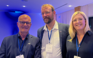 Geschäftsführer Ulrich Berse im Gespräch mit Installateur- und Heizungsbaubaumeister Lars Stapelfeldt und dessen Ehefrau Anna.