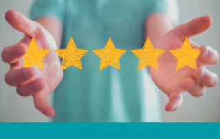 Zwei Hände und dazwischen fünf grafische Sterne.