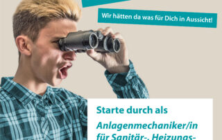 Ein junger Mann schaut durch ein Fernglas.