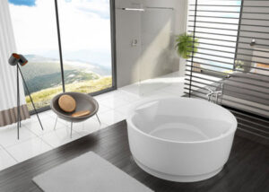 Runde Badewanne in einem modernen Badezimmer
