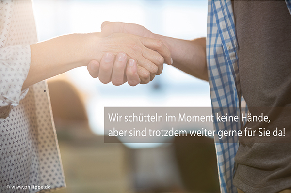 foto_corona_klein Zwei Hände schütteln einander.