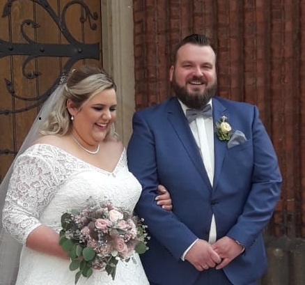 hochzeit_dennis_julia_mai19_ausschnittt Brautpaar Dennis und Julia Burkert am Hochzeitstag.