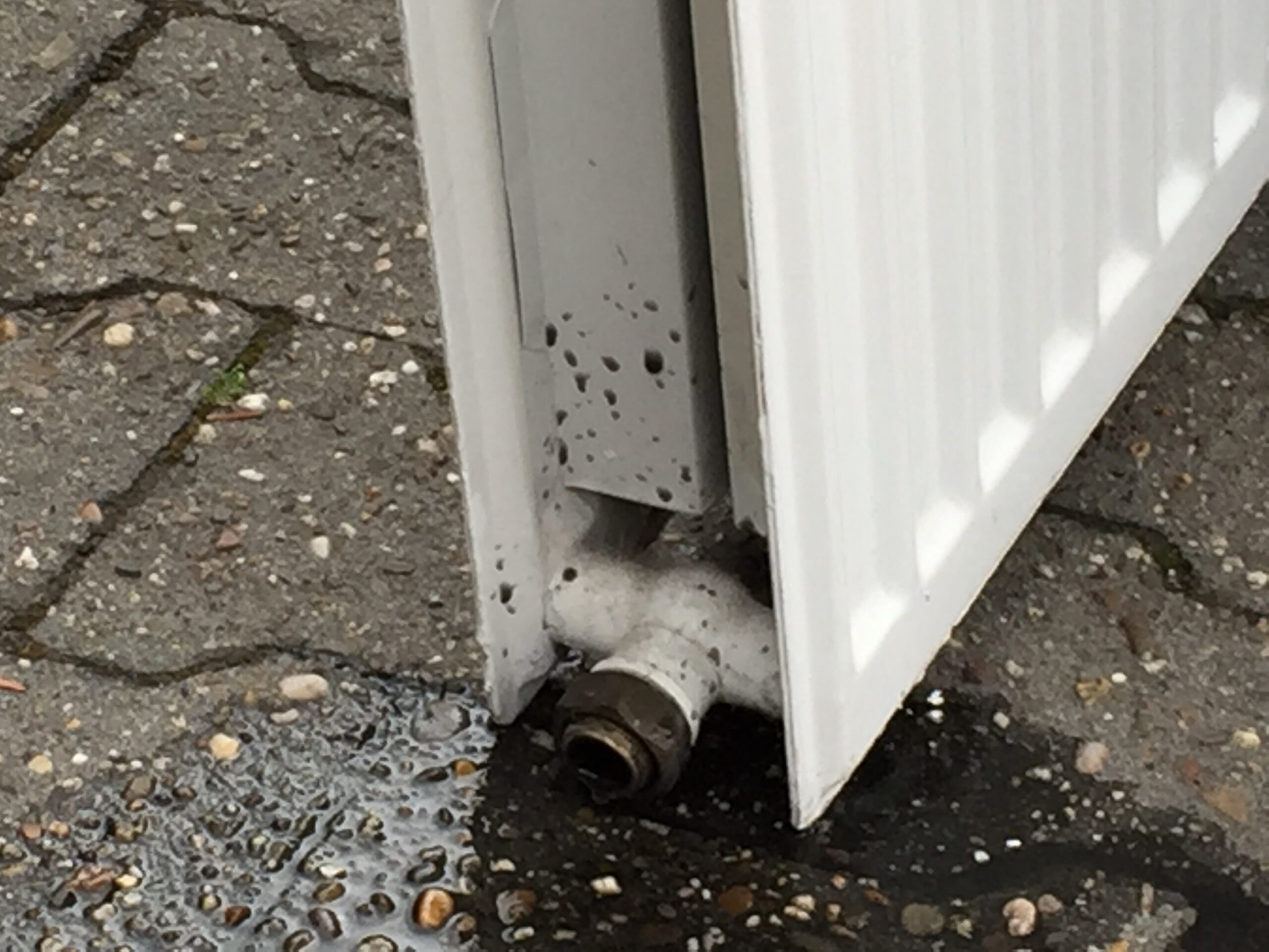 Aus einem Heizkörper läuft