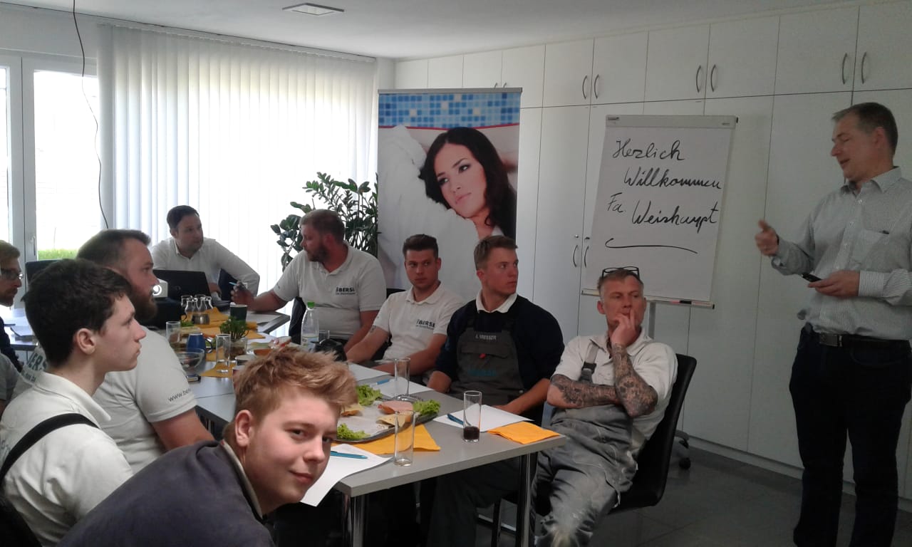 Das Techniker-Team der Berse GmbH bei der hausinternen Weishaupt-Schulung.